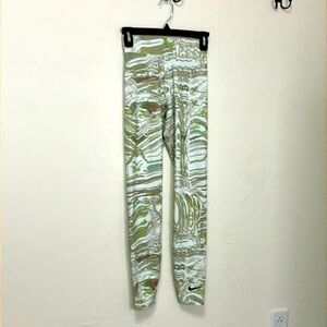Multi colored fun pattern leggings! XS in women’s
